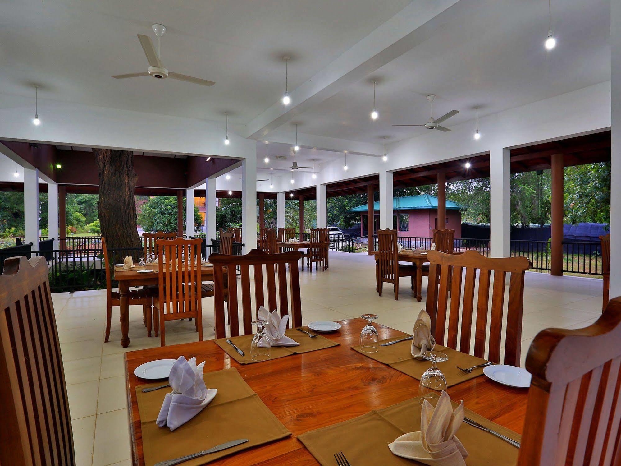 Hotel Grand & Gangula Dambulla Exteriér fotografie